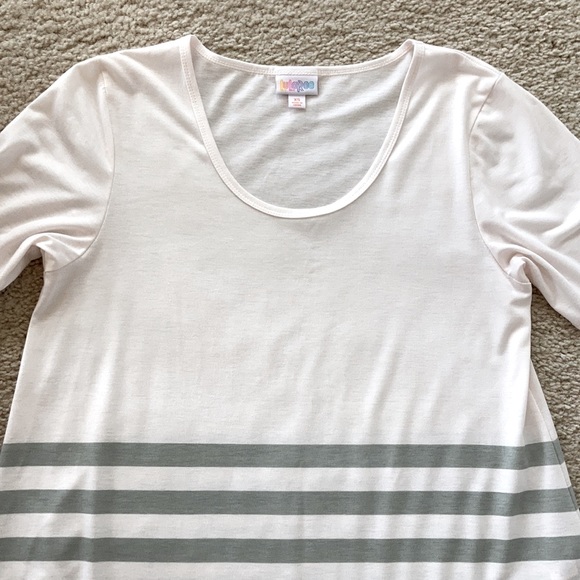LulaRoe Short Sleeve Top - Picture 2 of 5
